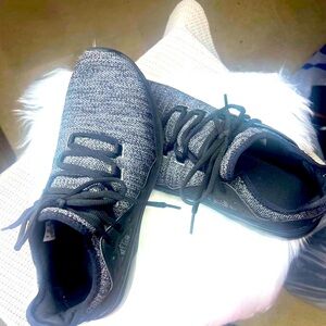 Puma Black & Gray  Axelion Cross Training Men
size 9